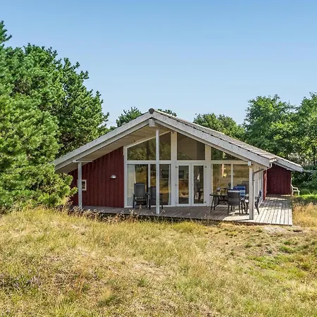 3 Bedroom Lovely In Feriehus